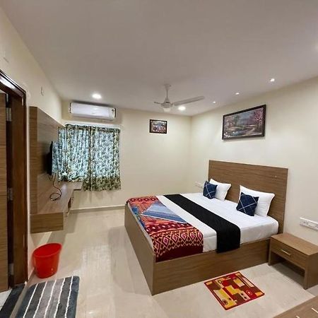 Srilakshmitulasiresidency Hotell Tirupati Exteriör bild
