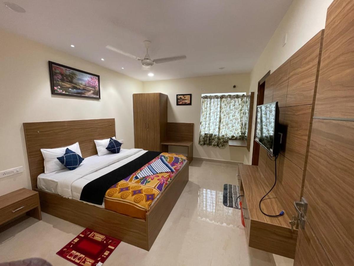 Srilakshmitulasiresidency Hotell Tirupati Exteriör bild