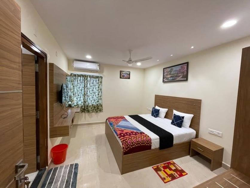 Srilakshmitulasiresidency Hotell Tirupati Exteriör bild