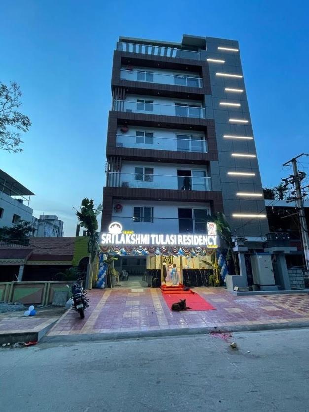 Srilakshmitulasiresidency Hotell Tirupati Exteriör bild